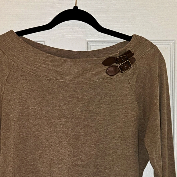 Lauren Ralph Lauren soft wide neckline shirt with leather detail, size XL - Picture 2 of 2